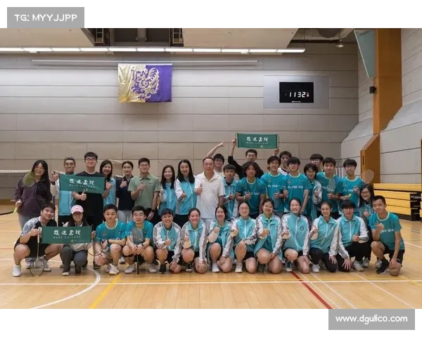 网球赛场激情四溢 球迷呐喊声中竞技与热血交织